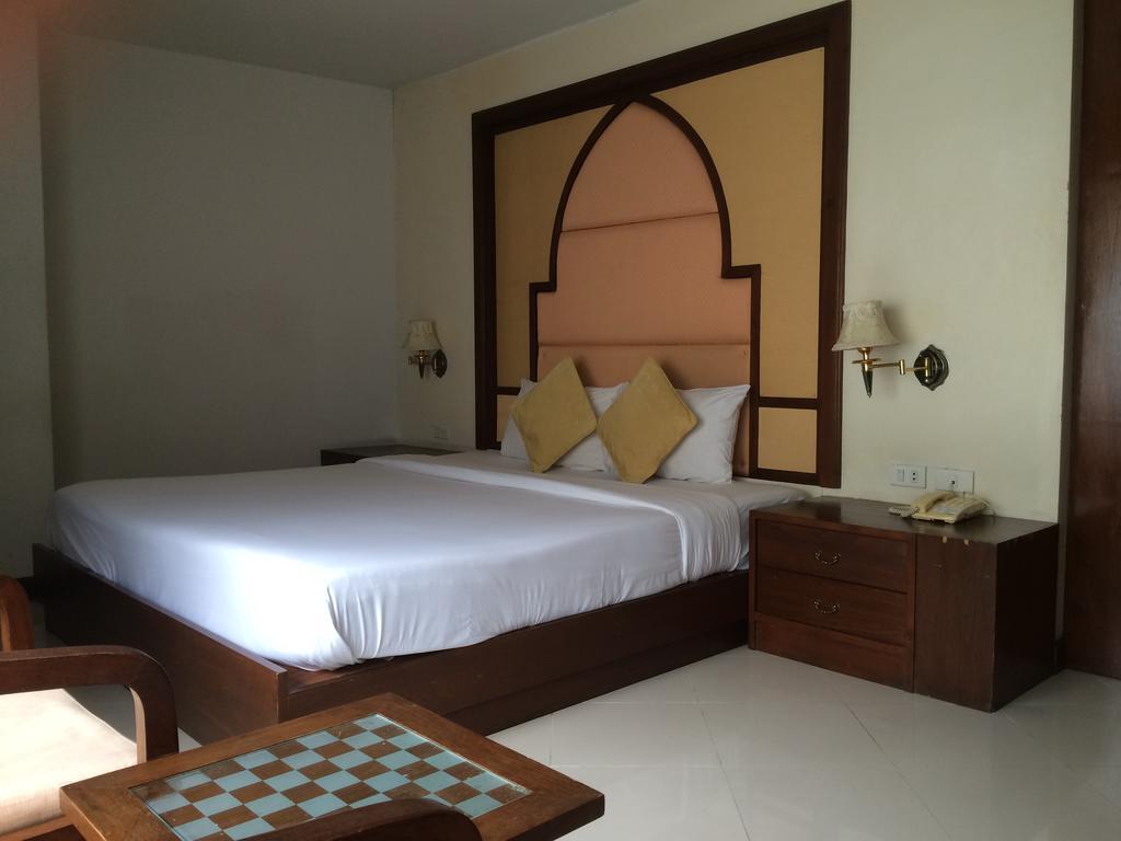 Khách sạn For 2*