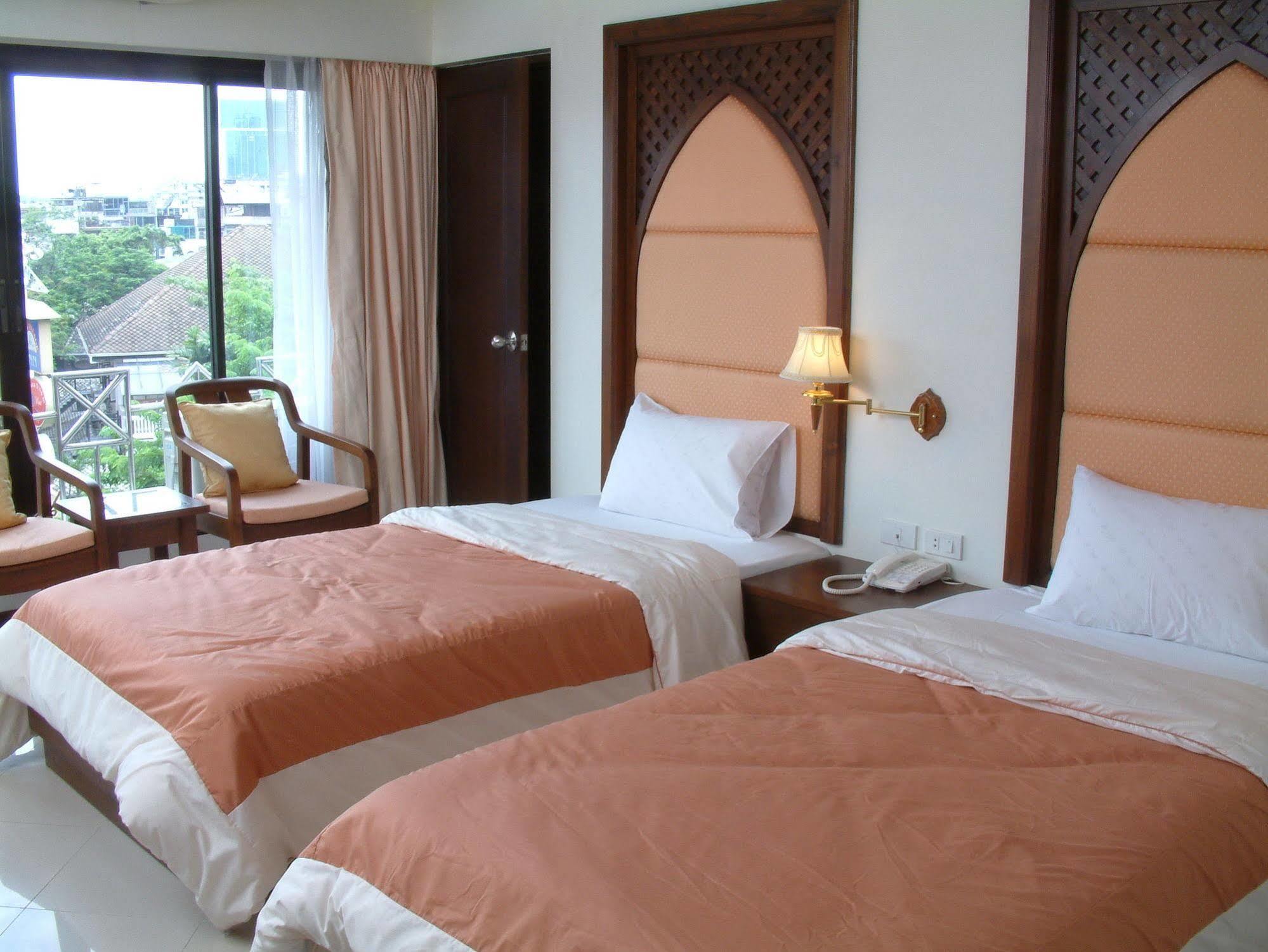 Khách sạn For 2*